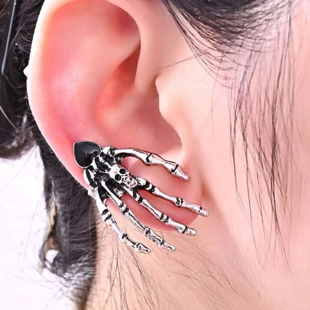 💀 Awesome Pierce-less Rustic Style Skeleton Bone Hand Heart Right Ear Cuff 💀